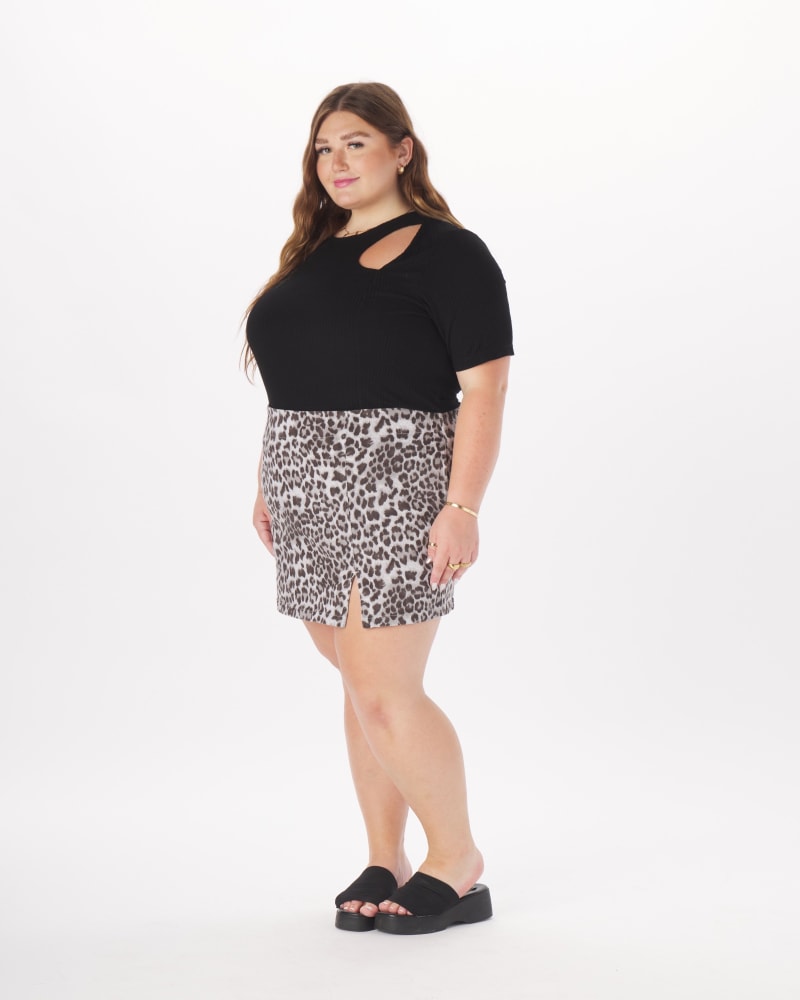 Front of a model wearing a size 2X Sammy One-Sleeve Cut-Out Top in Kelly Green in Black by What Lo Wants. | dia_product_style_image_id:238000
